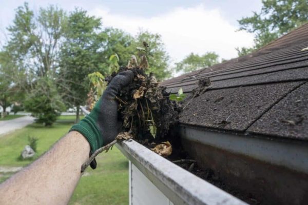 gutter-cleaning-by-handyman.jpeg